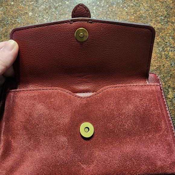 Fossil brand Burgandy Crossbody Wallet - Picture 3 of 8